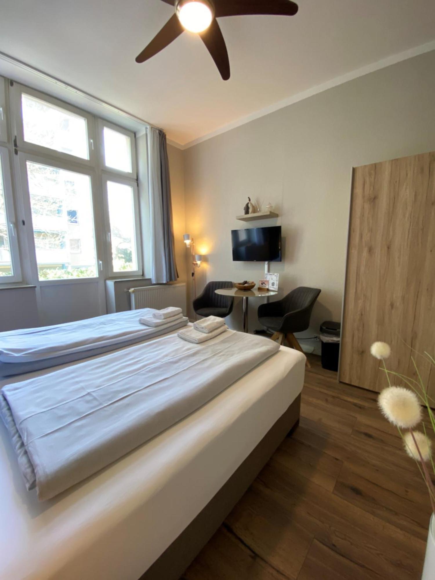 Amaroo - Gästehaus Potsdam “Charlottenhof” Kamer foto